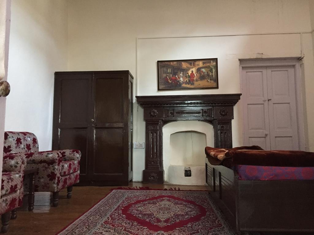 Dingle House , A Heritage House Далхаузи Экстерьер фото